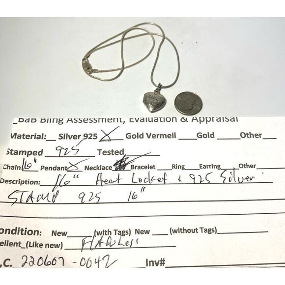 IB# Beautiful Dainty Heart Locket Necklace - Picture 10 of 11